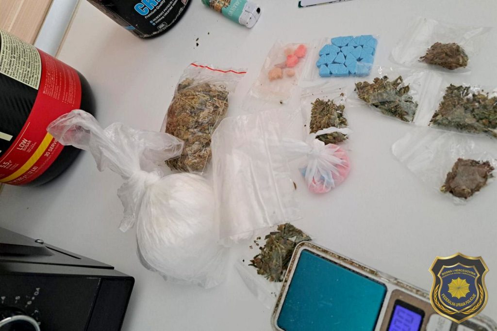Jedno lice iz Sarajeva lišeno slobode, pronađena droga